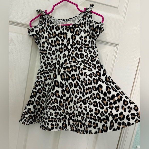 Leopard dress with shoulder straps and droopy sleeves - Picture 2 of 14
